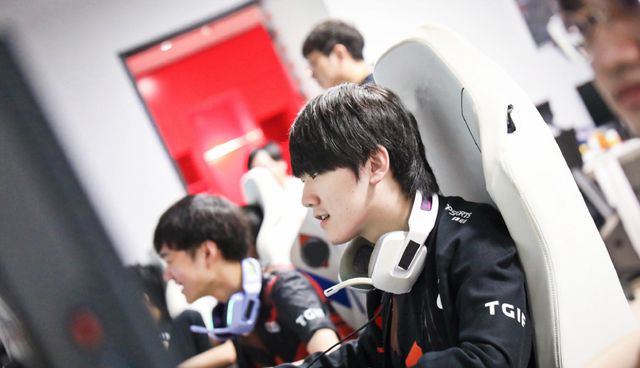 依托天然的 依托天然的